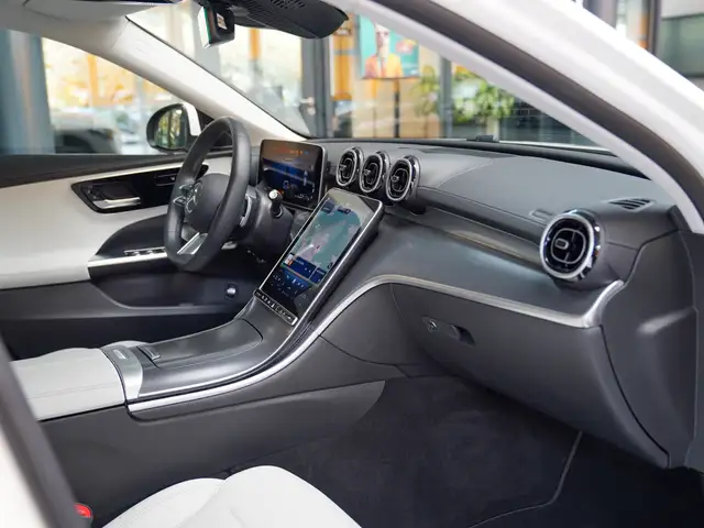 Mercedes-Benz C-Class view 7