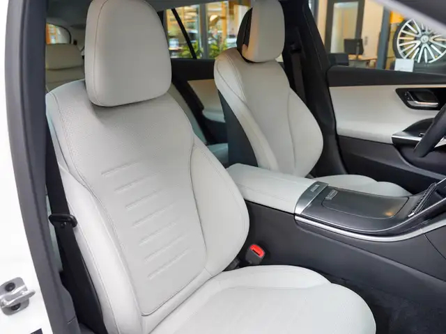 Mercedes-Benz C-Class view 8