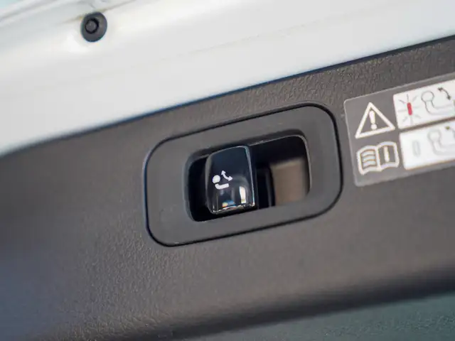 Mercedes-Benz C-Class view 15