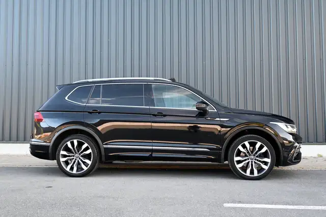 Volkswagen Tiguan Allspace view 6