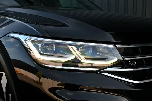 Volkswagen Tiguan Allspace view 9