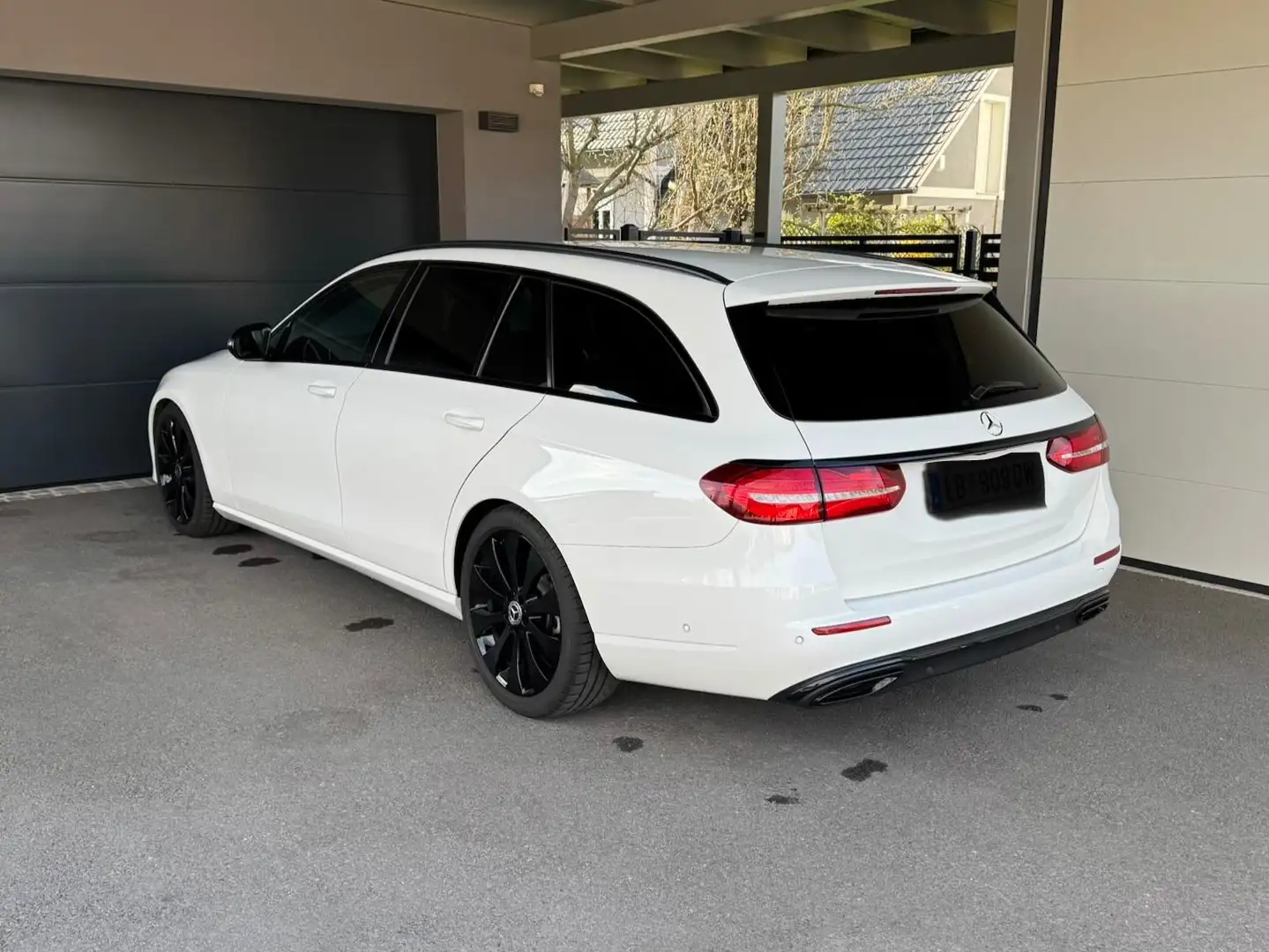 Mercedes-Benz E 220 E 220 T-Modell mit Virtual Cockpit, Night Paket und AHK im top Zustand!! Weiß - 1
