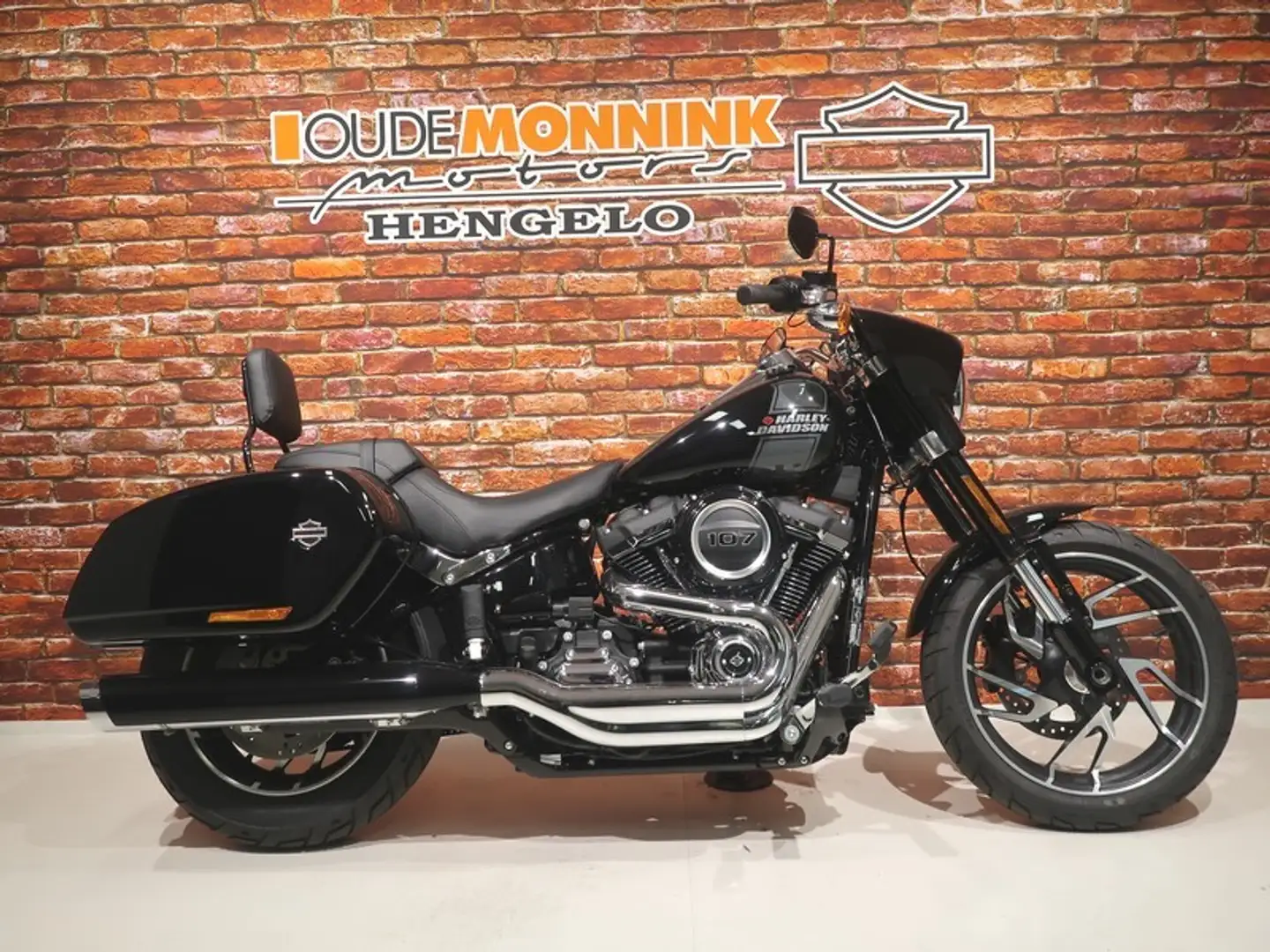 Harley-Davidson Sport Glide FLSB 107 Negru - 1