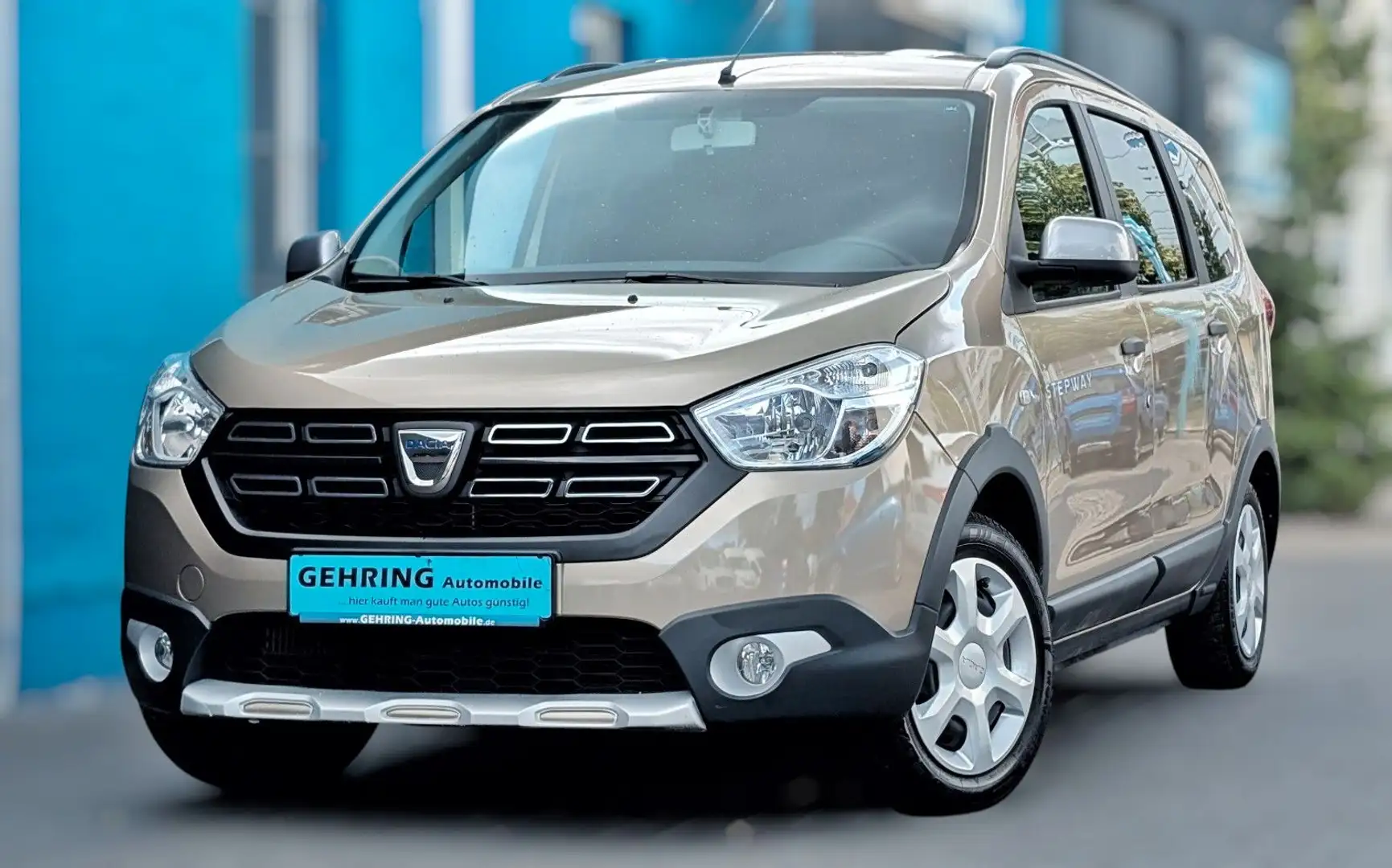 Dacia Lodgy Stepway+ 130 7Sitze Klima Navi 8 Räder 55T Beige - 1