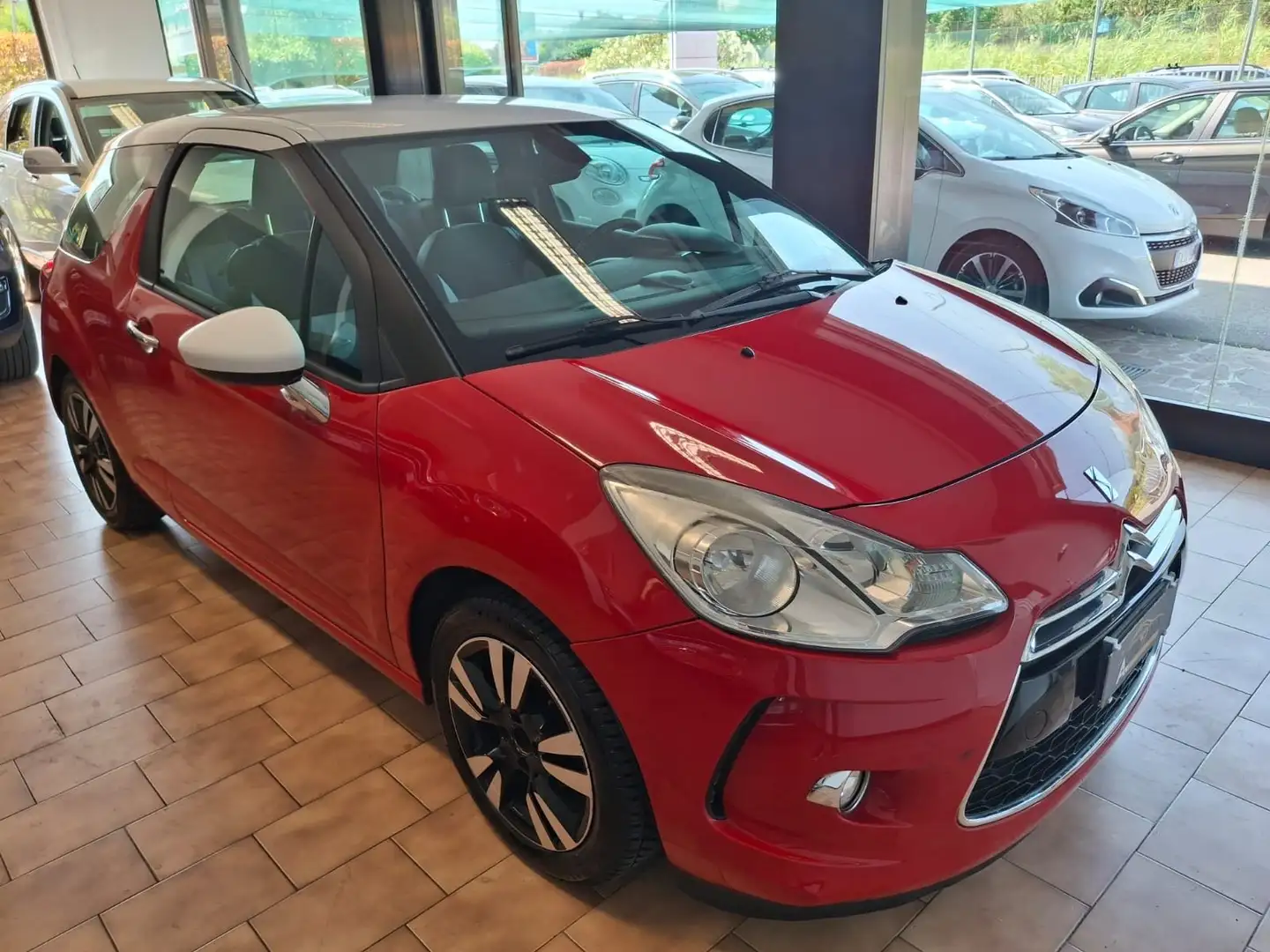 Citroen DS3 1.4 vti Chic 95cv*NEOPATENTATI*EURO5 Rood - 2