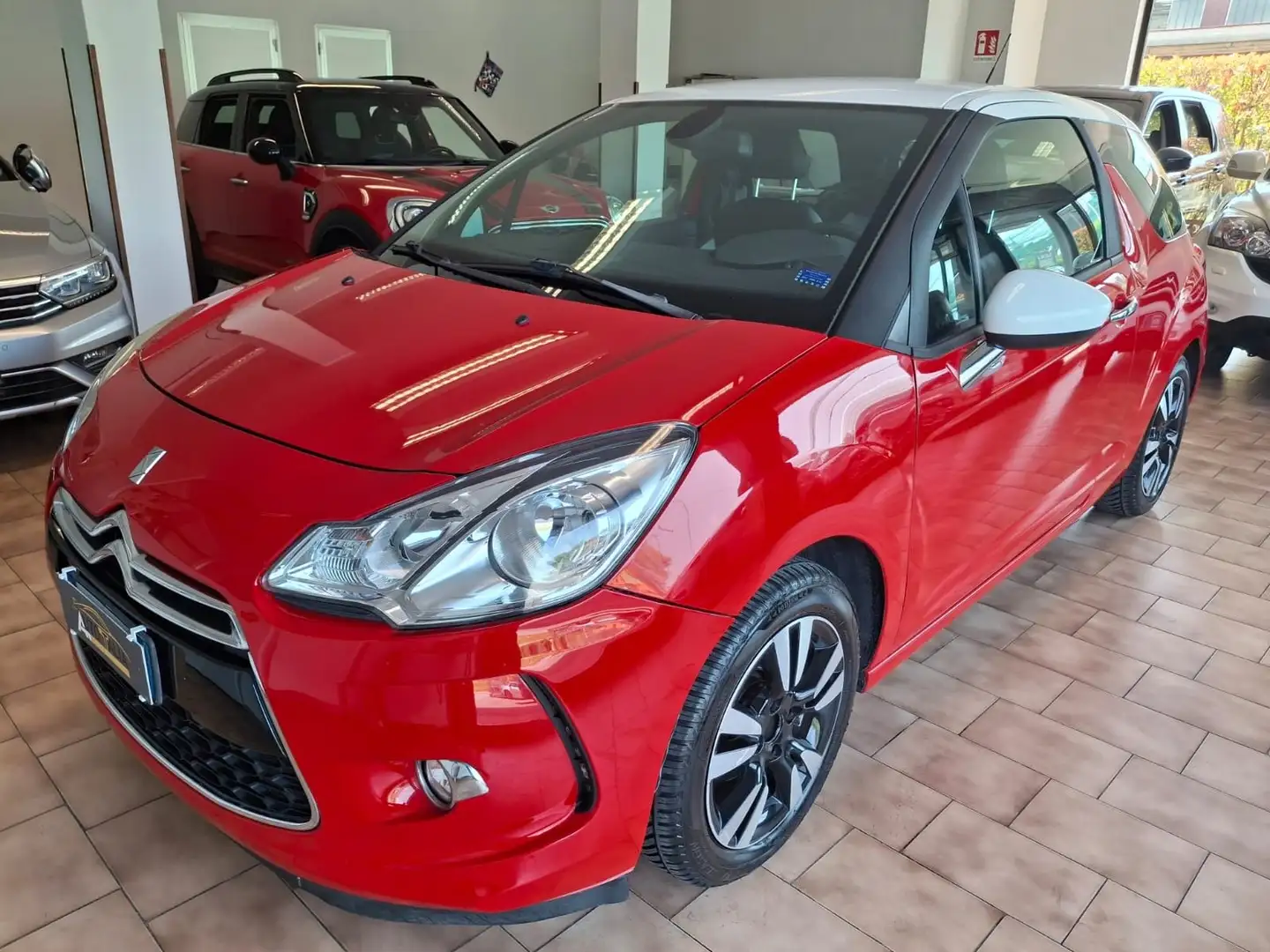 Citroen DS3 1.4 vti Chic 95cv*NEOPATENTATI*EURO5 Rood - 1