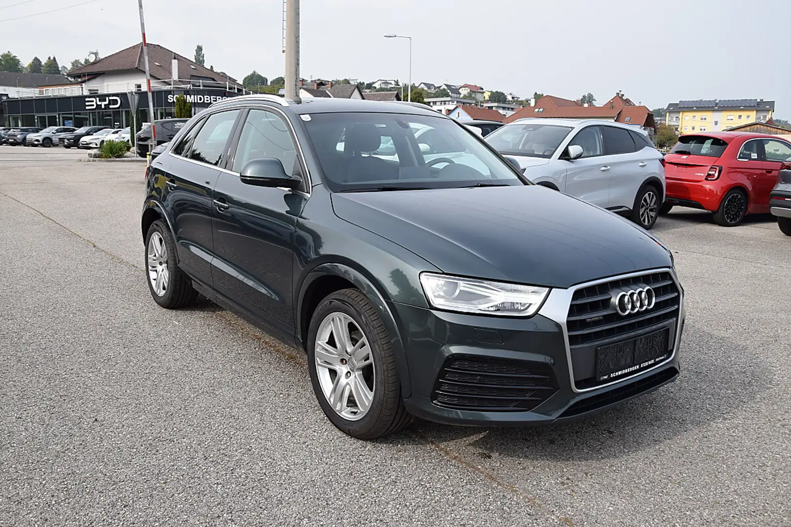 Audi Q3 2.0 TDI quattro Intense+ **8 Fach Bereift, AHK** Grün - 2
