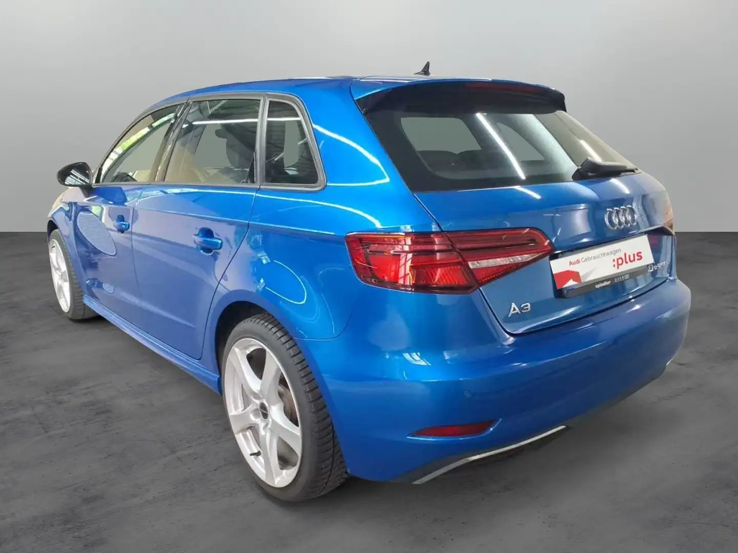 Audi A3 S-Line 40TFSIe S-tronic / Navi, LED Blau - 2