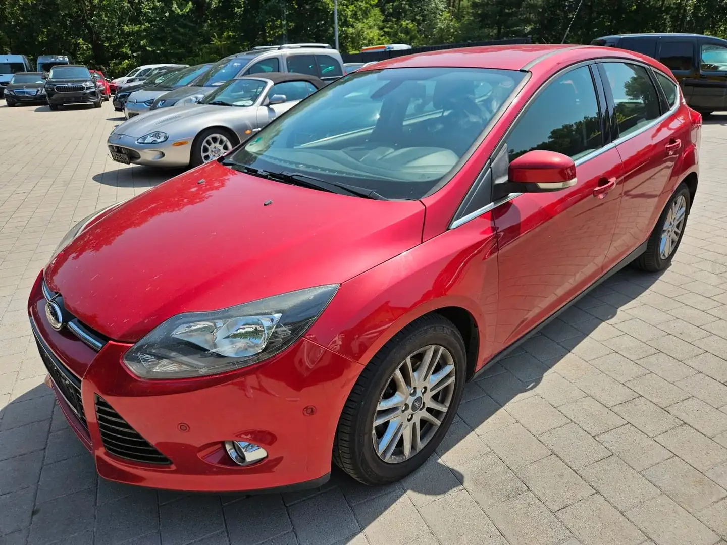 Ford Focus Lim. Titanium Rojo - 2