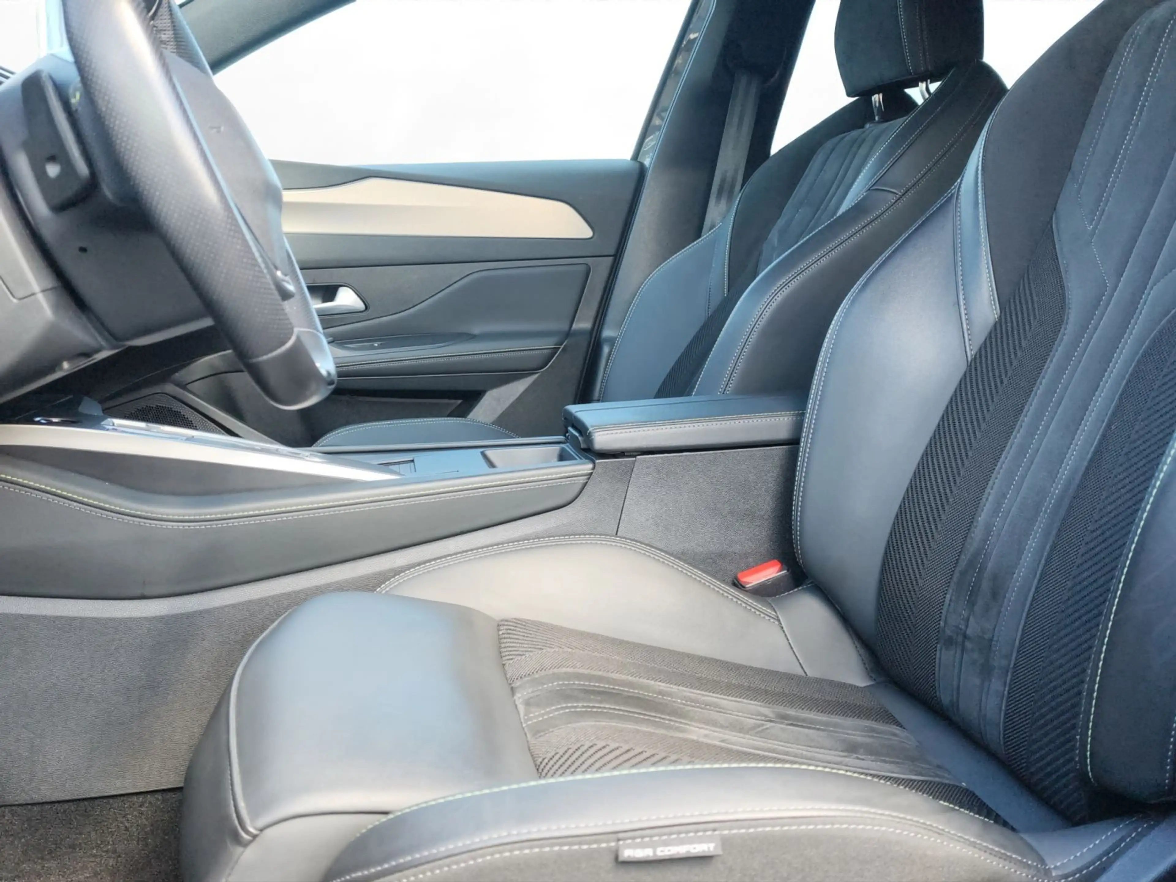 Peugeot 308 SW GT PT130 EAT8 Navi AGR Memory LED Kamera — photo 5