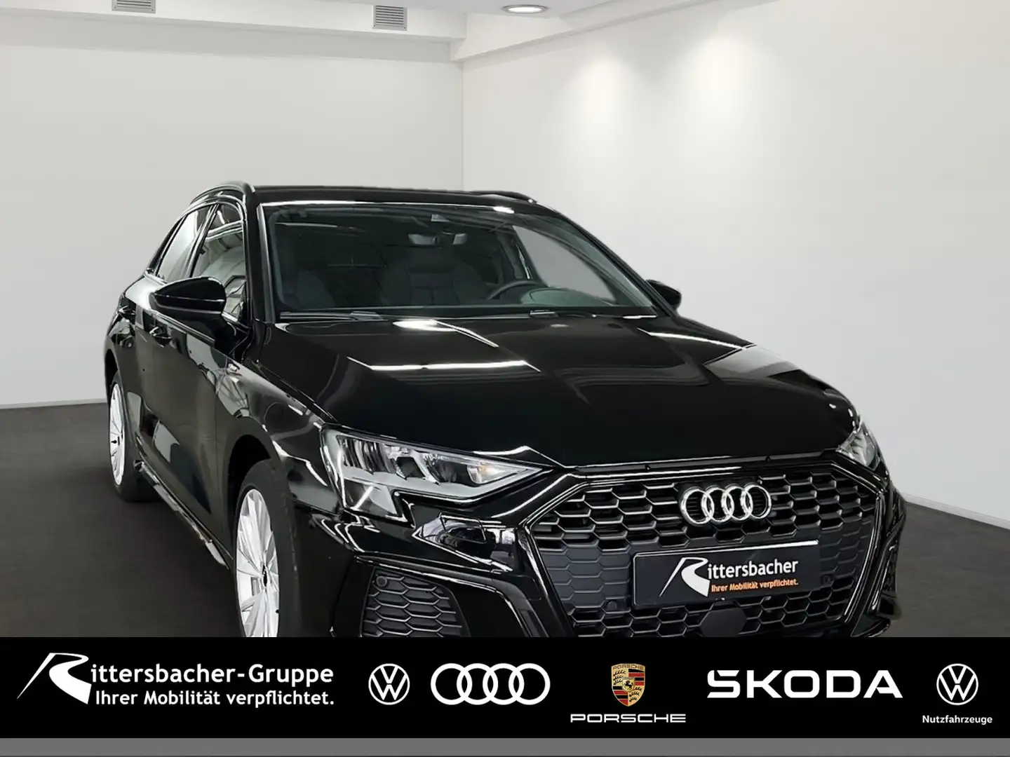 Audi A3 40 TFSI e s-line Schwarz - 1