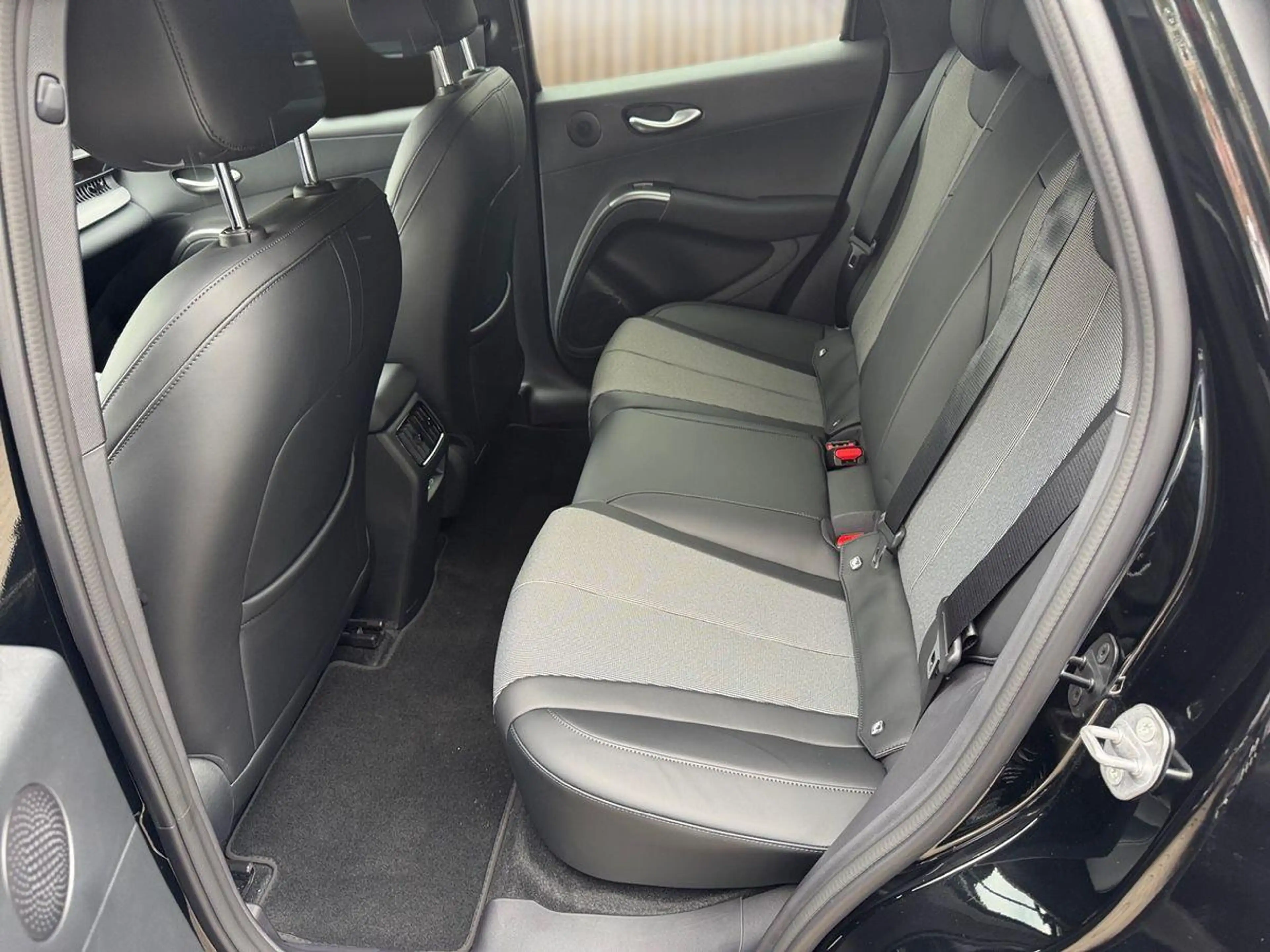 BYD Dolphin G 1.5 DM-i PHEV 156 kW Comfort — photo 12