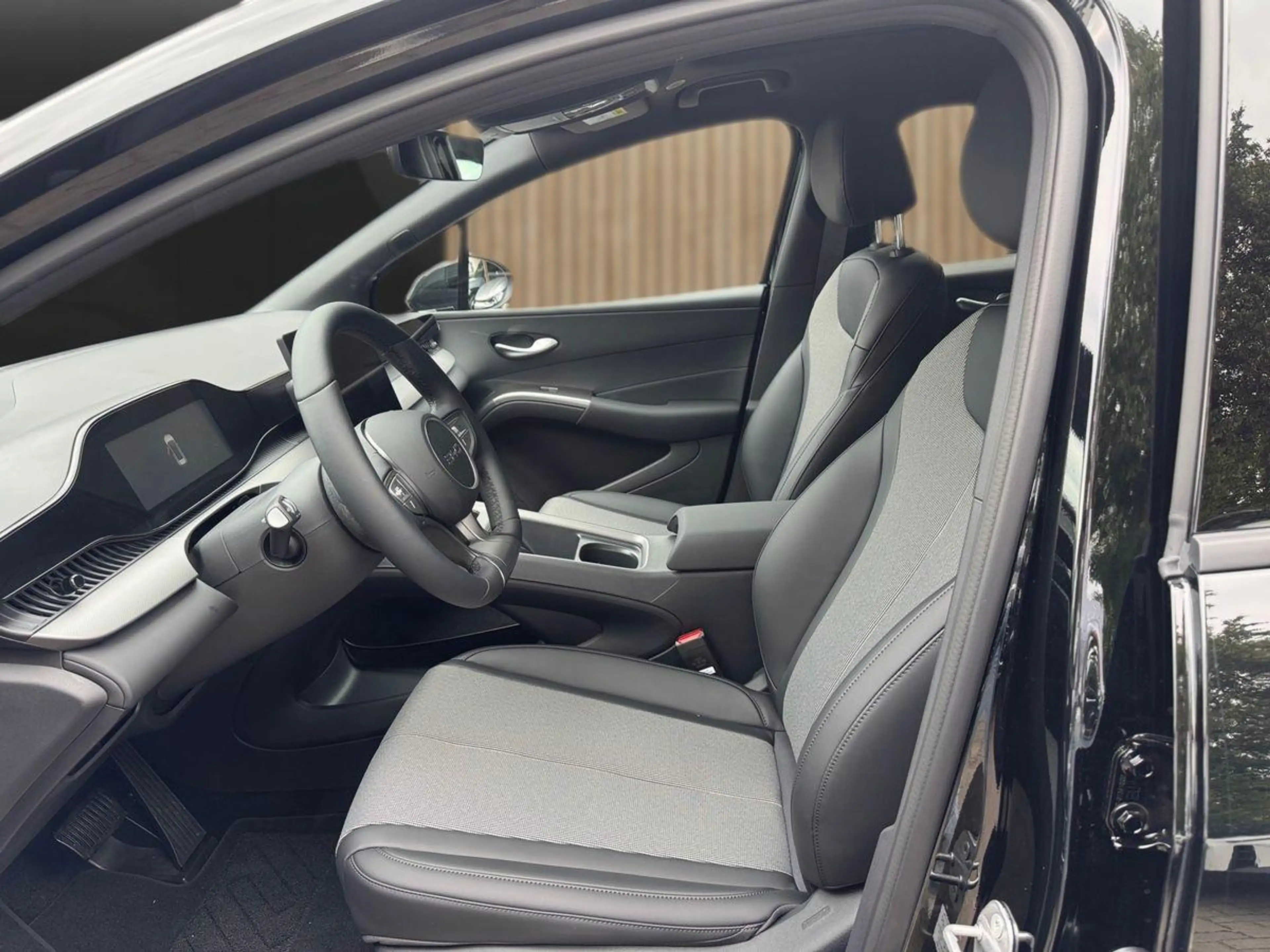 BYD Dolphin G 1.5 DM-i PHEV 156 kW Comfort — photo 8