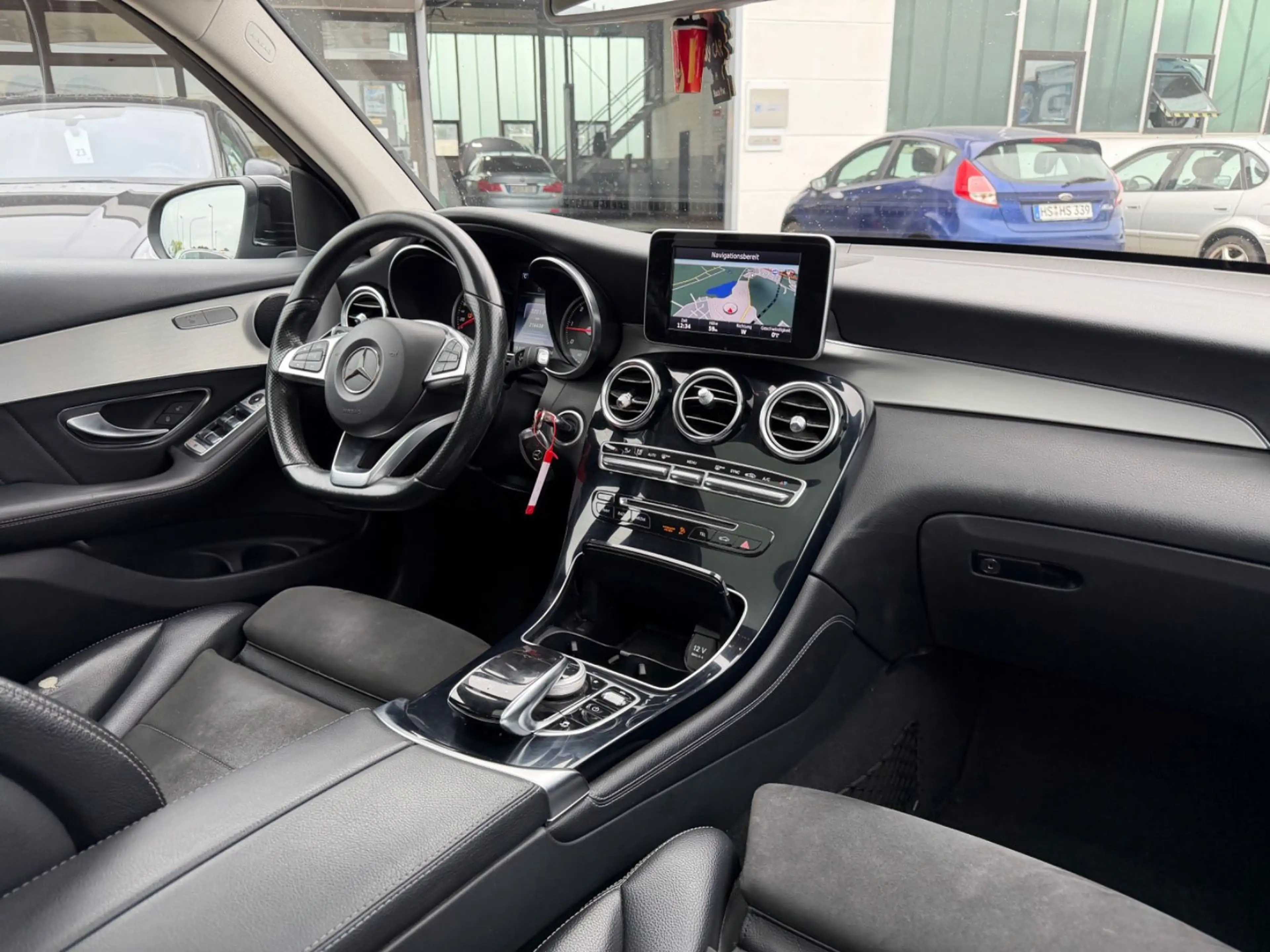 Mercedes-Benz GLC 250 d 4Matic AMG Line Pano, Navi, LED — photo 14