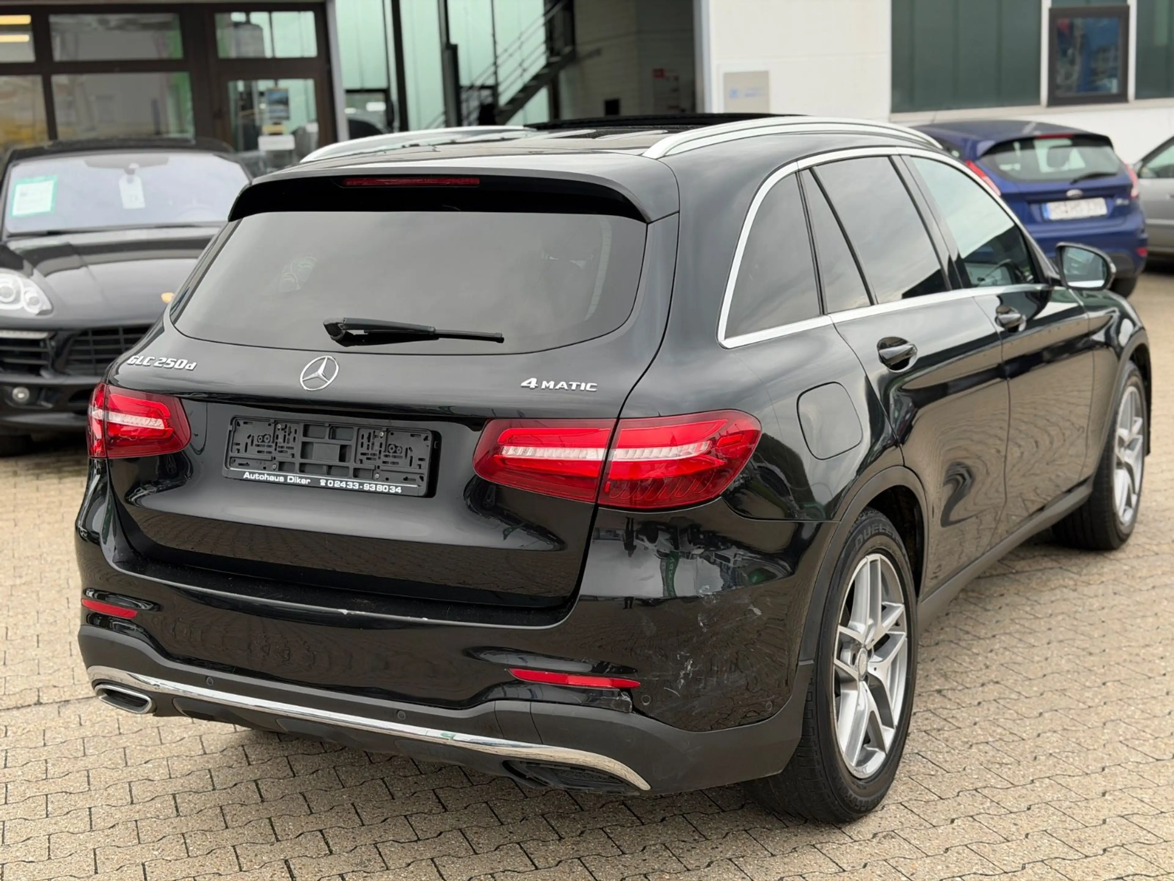 Mercedes-Benz GLC 250 d 4Matic AMG Line Pano, Navi, LED — photo 4
