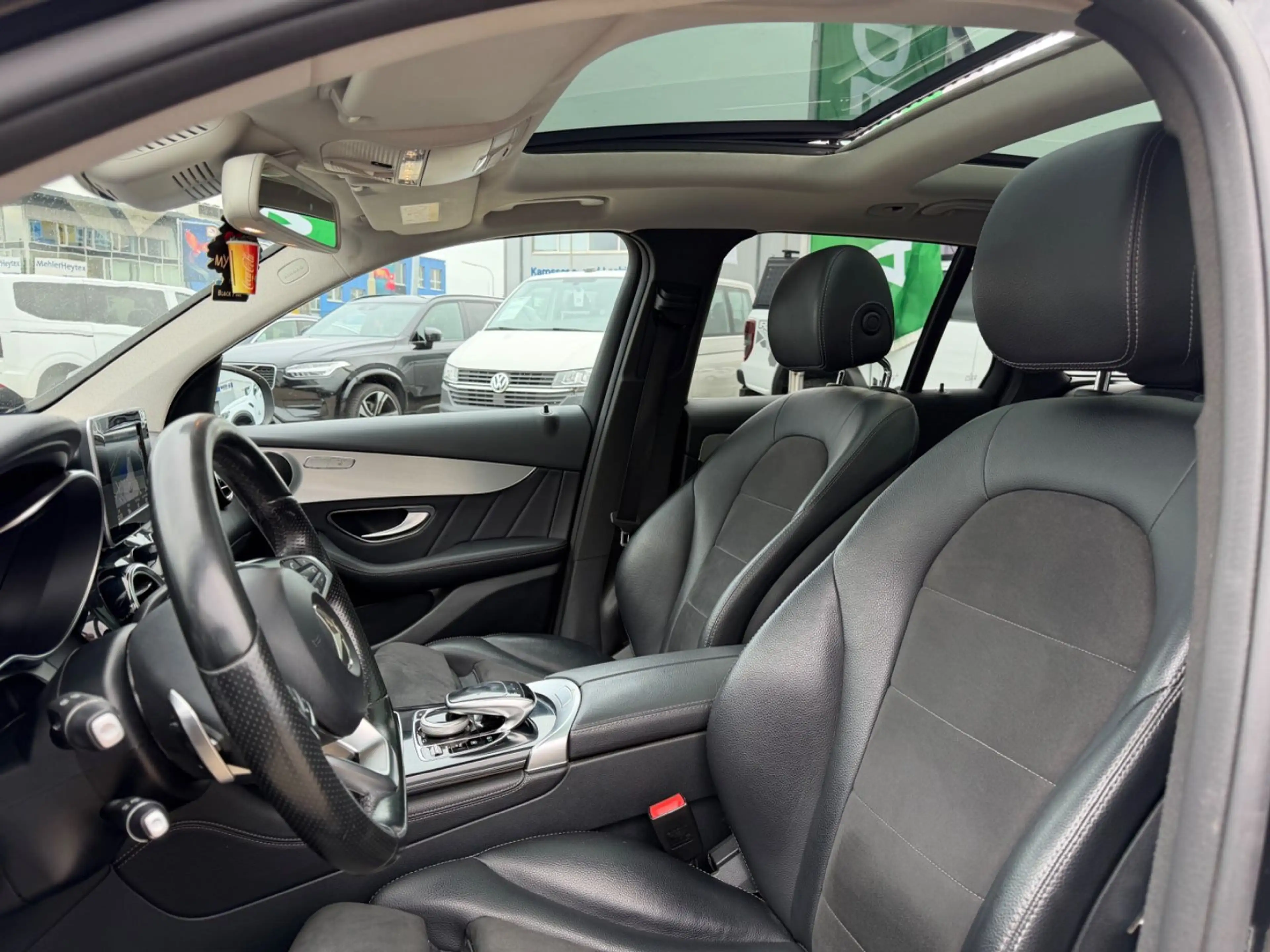 Mercedes-Benz GLC 250 d 4Matic AMG Line Pano, Navi, LED — photo 12
