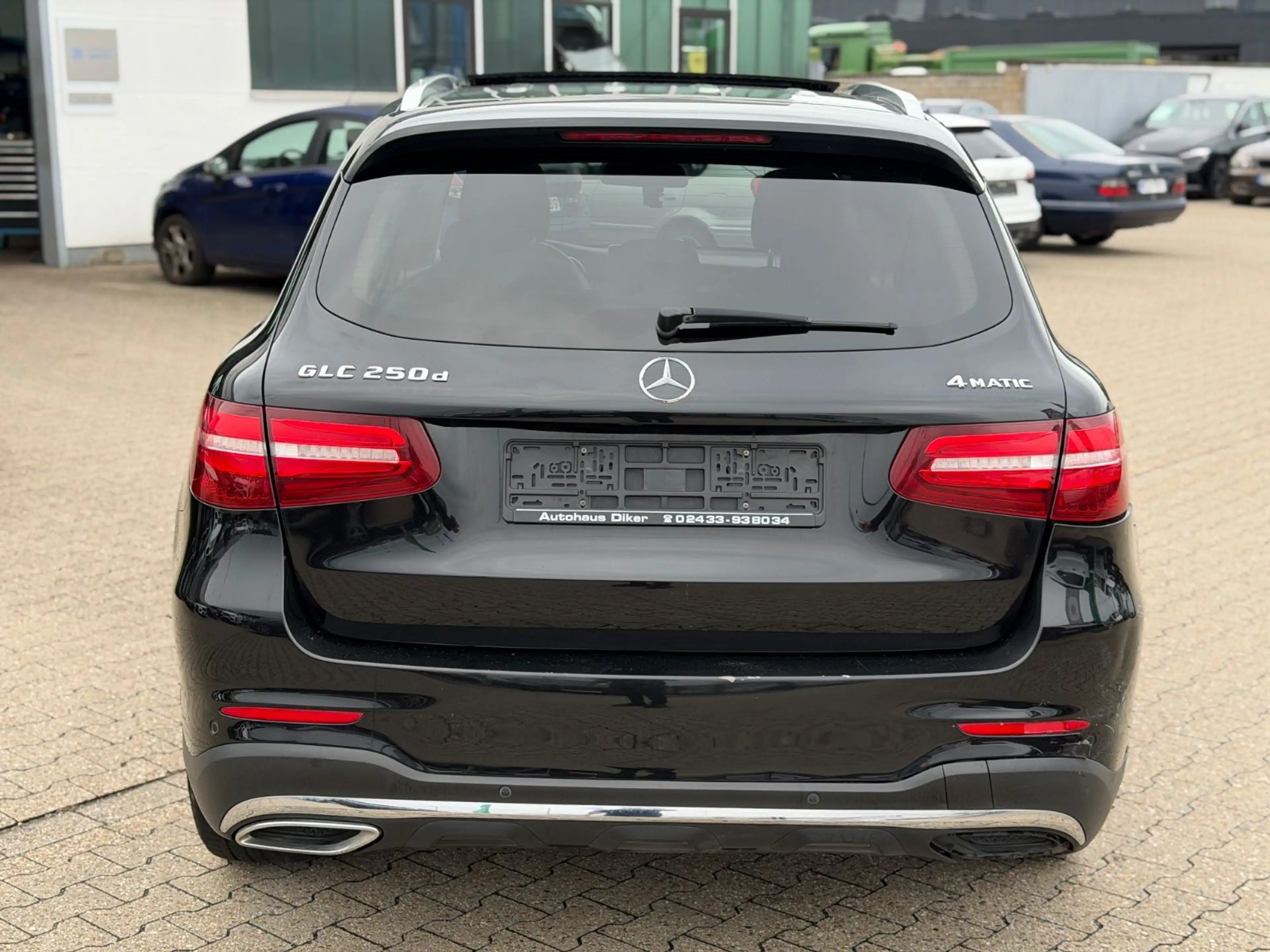 Mercedes-Benz GLC 250 d 4Matic AMG Line Pano, Navi, LED — photo 9