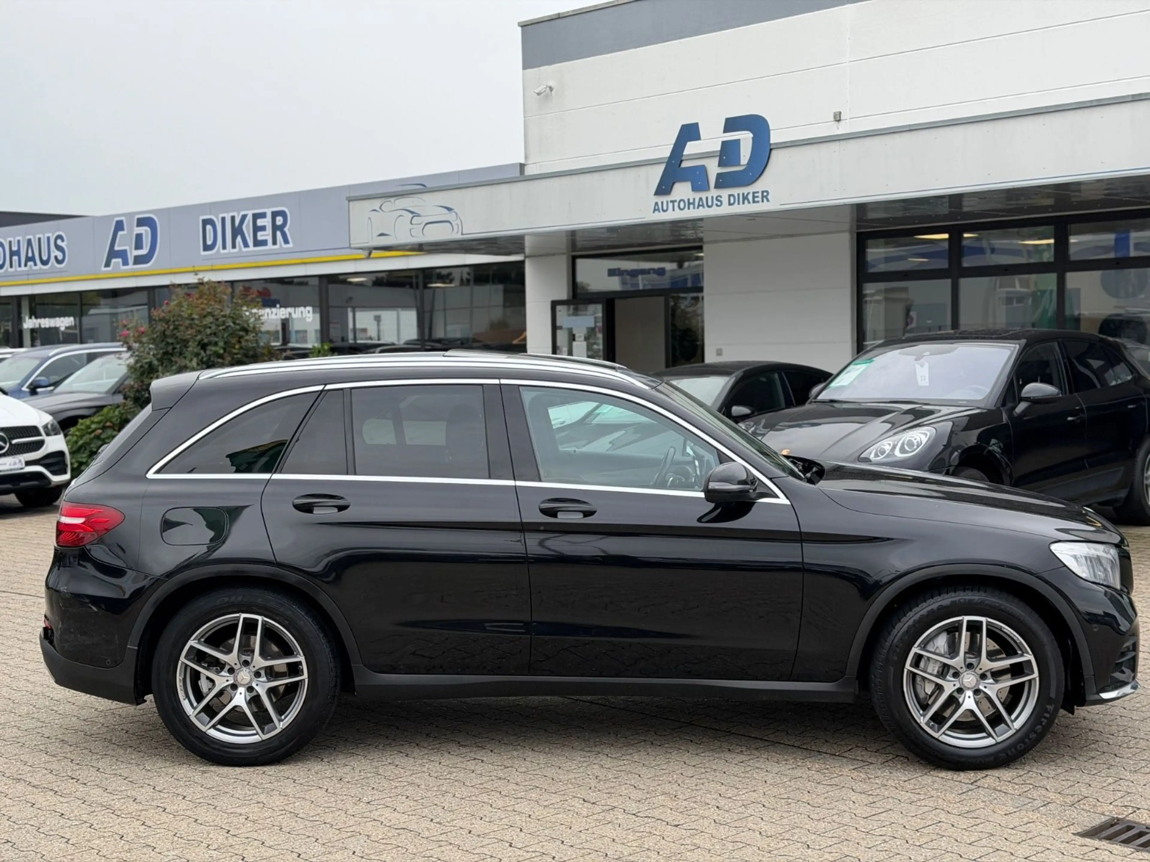 Mercedes-Benz GLC 250 d 4Matic AMG Line Pano, Navi, LED — photo 3