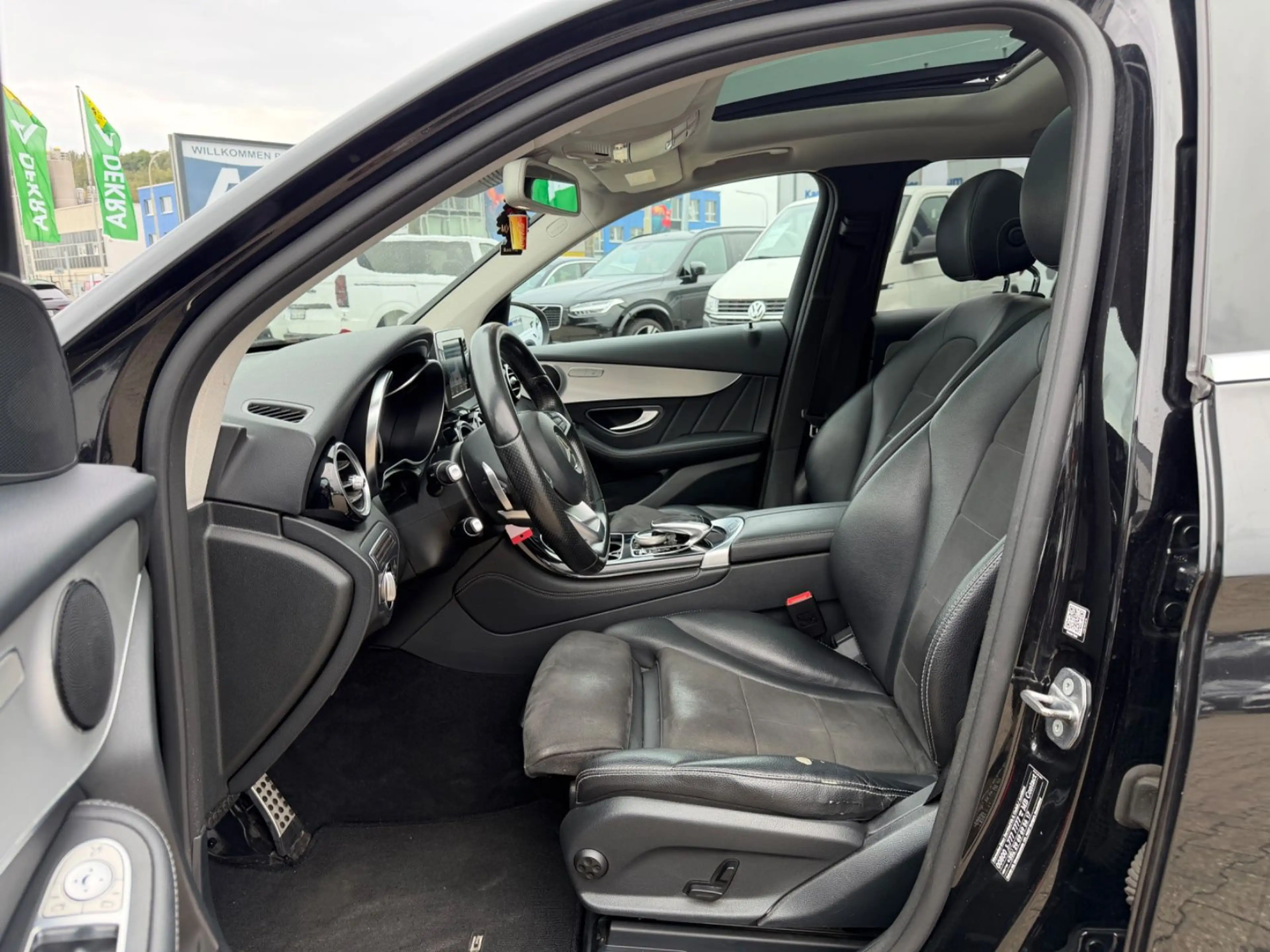 Mercedes-Benz GLC 250 d 4Matic AMG Line Pano, Navi, LED — photo 11