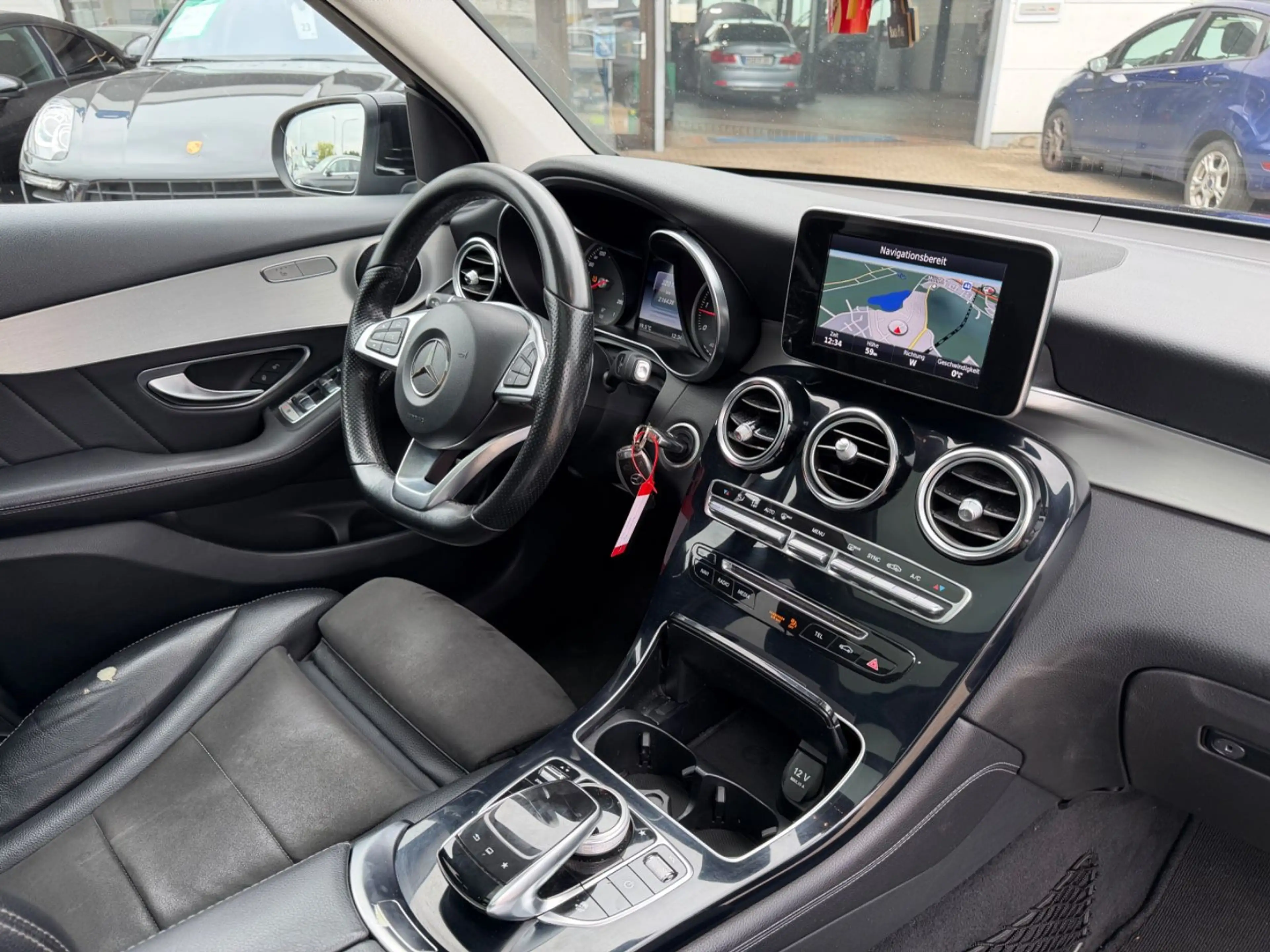 Mercedes-Benz GLC 250 d 4Matic AMG Line Pano, Navi, LED — photo 15