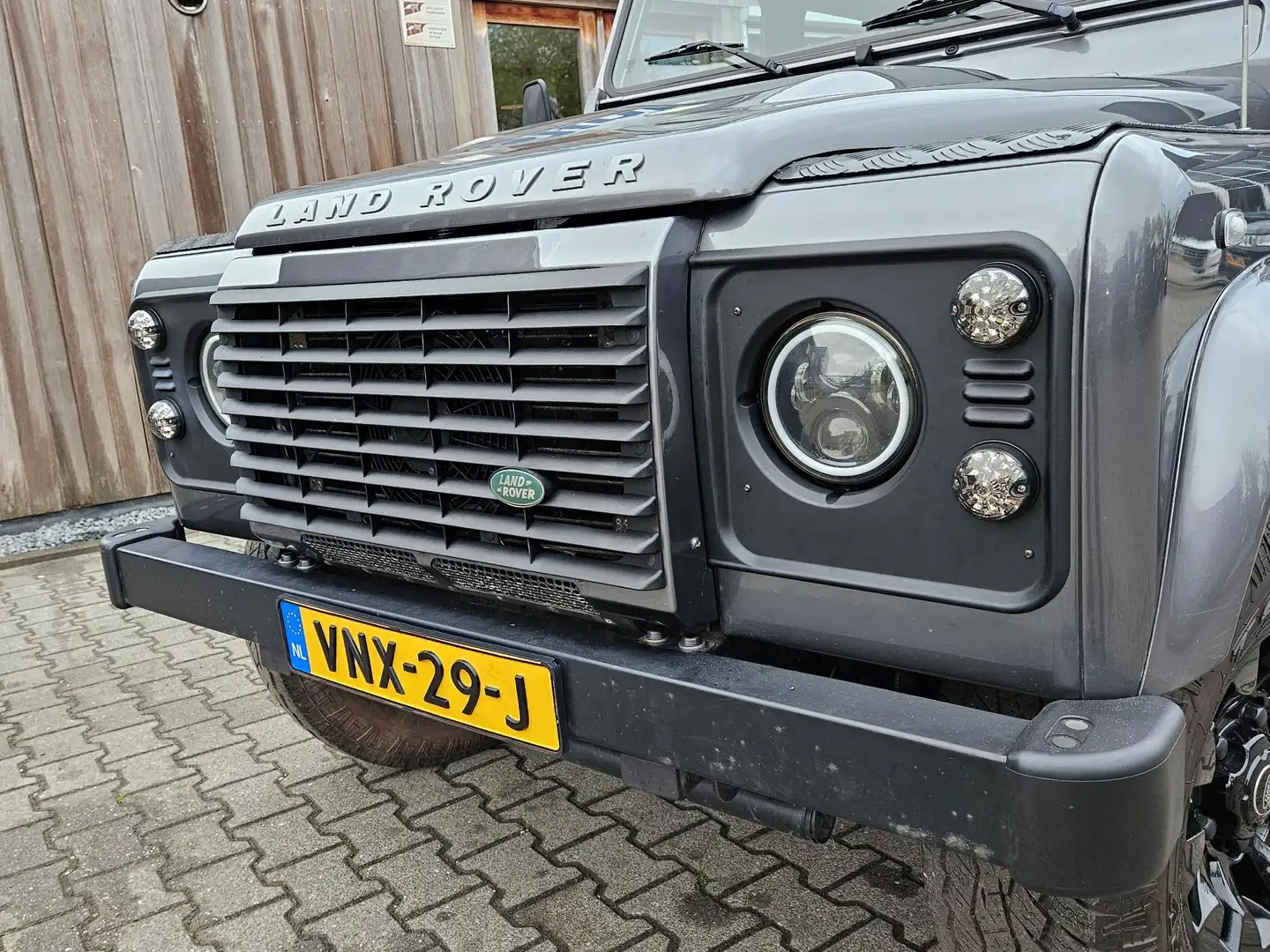 Land Rover Defender 130 2.2 D Crew Cab BTW nieuwe motor! Grijs - 2