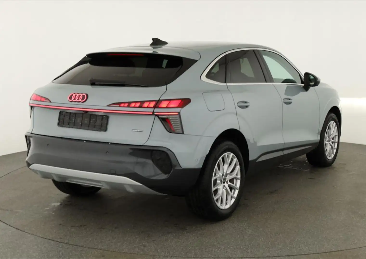 Audi Q3 Sportback TFSI quattro 150 kW quattro, AHK, Nav... Grau - 2