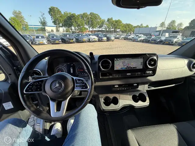 Mercedes-Benz Sprinter view 2