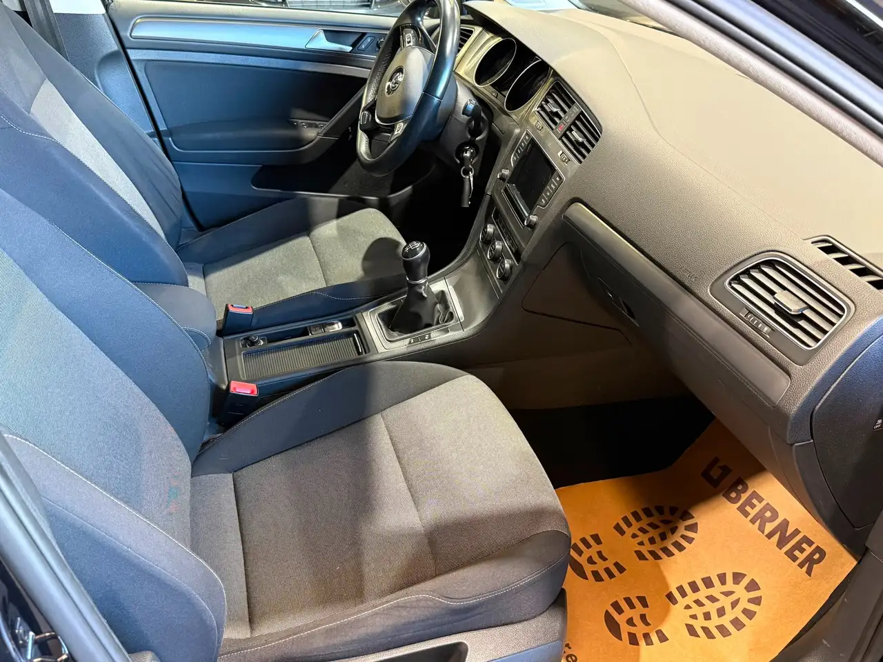 Volkswagen Golf Standard Model — photo 9