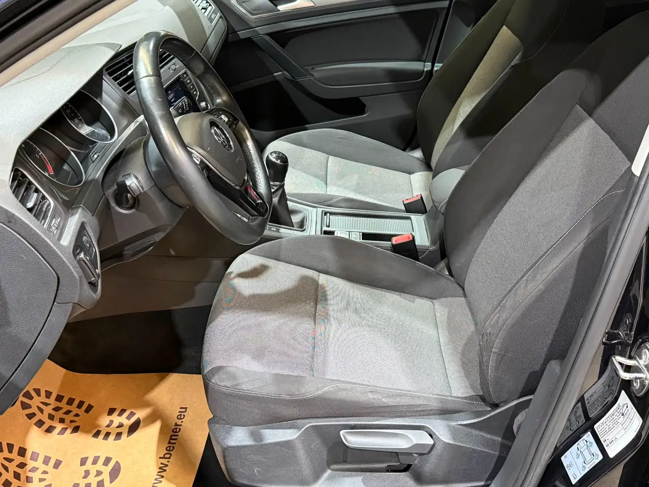Volkswagen Golf Standard Model — photo 12