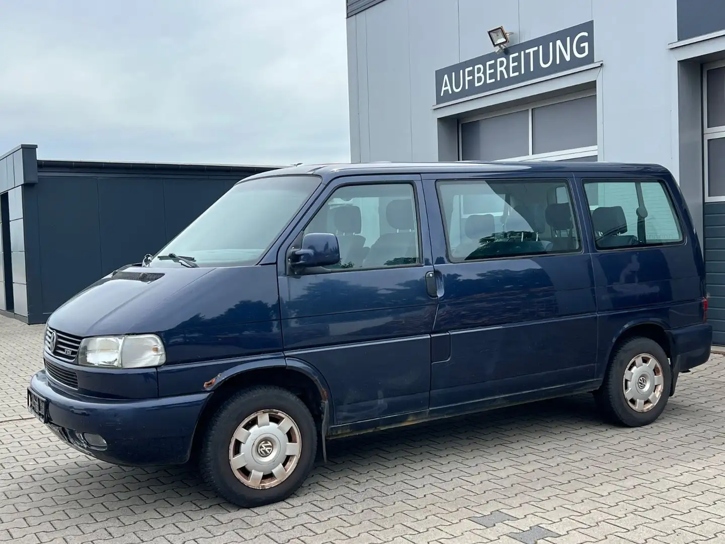 Volkswagen T4 Caravelle 2.5 TDI 75kW Albastru - 2