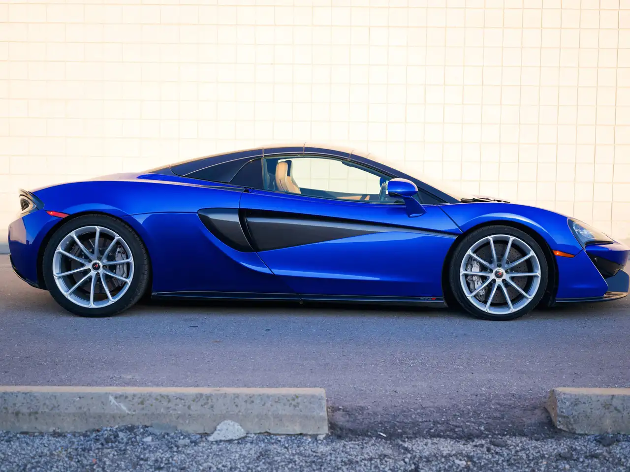 McLaren 570S снимка McLaren 570S