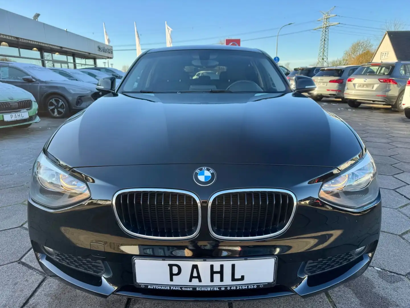 BMW 116 i Advantage-Plus NAVI SHZ Schwarz - 2