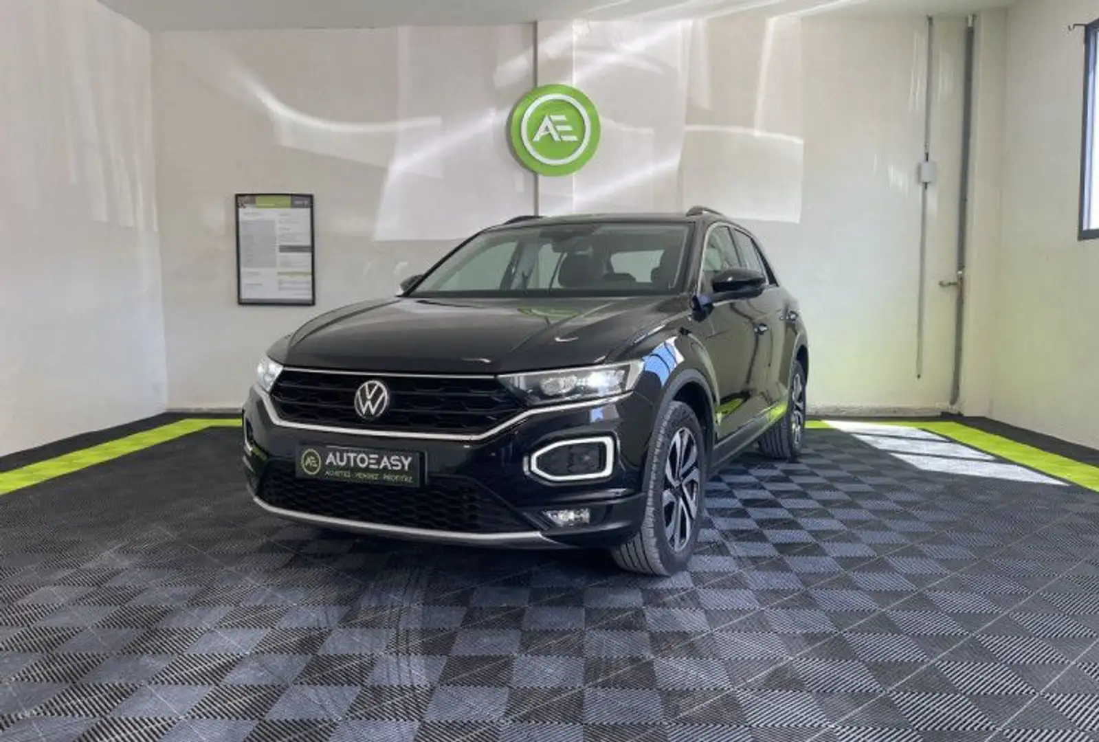 Volkswagen T-Roc 1.0 TSI 110ch Active / Suivi entretien complet Zwart - 1