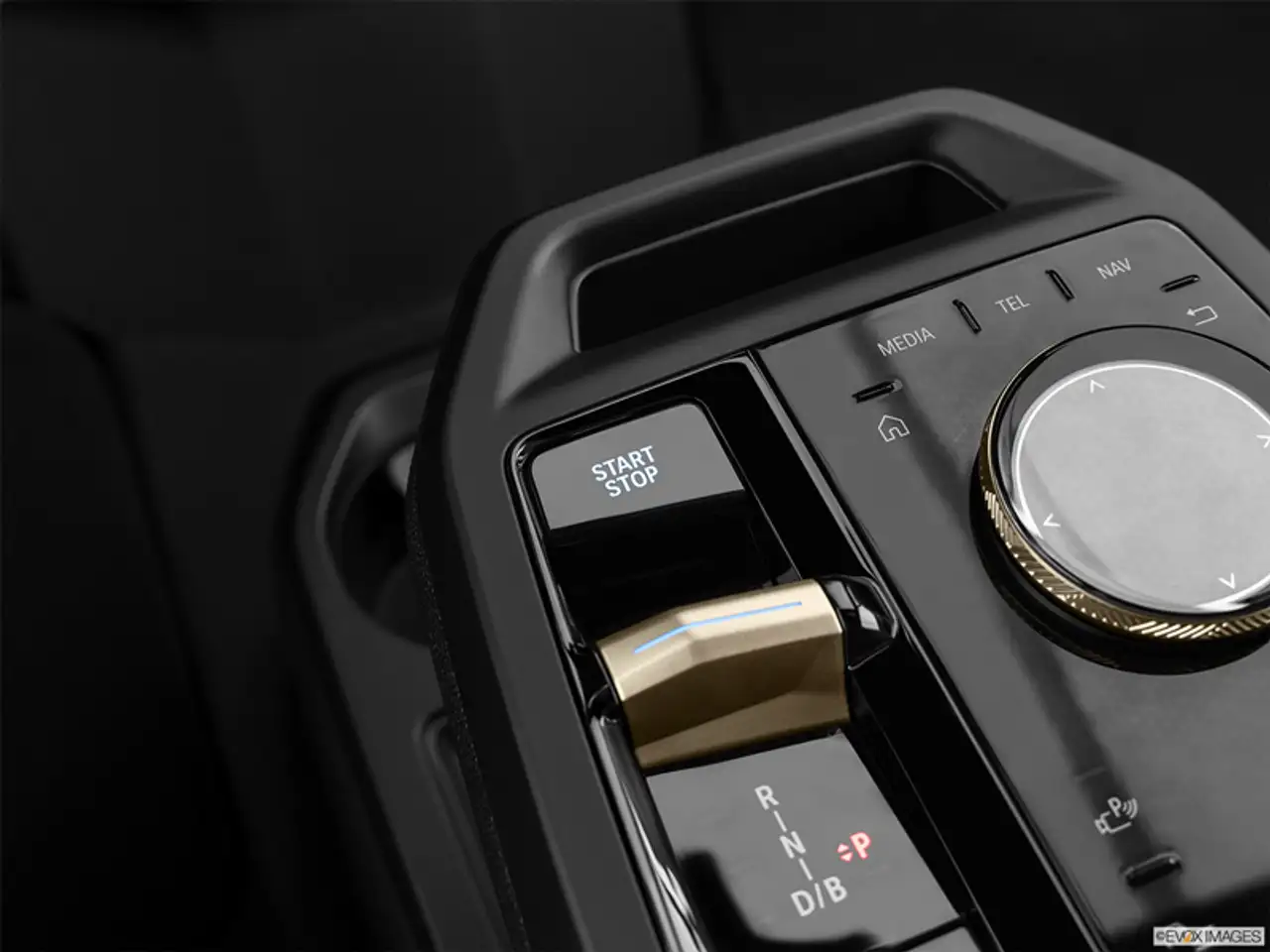 BMW iX снимка BMW iX
