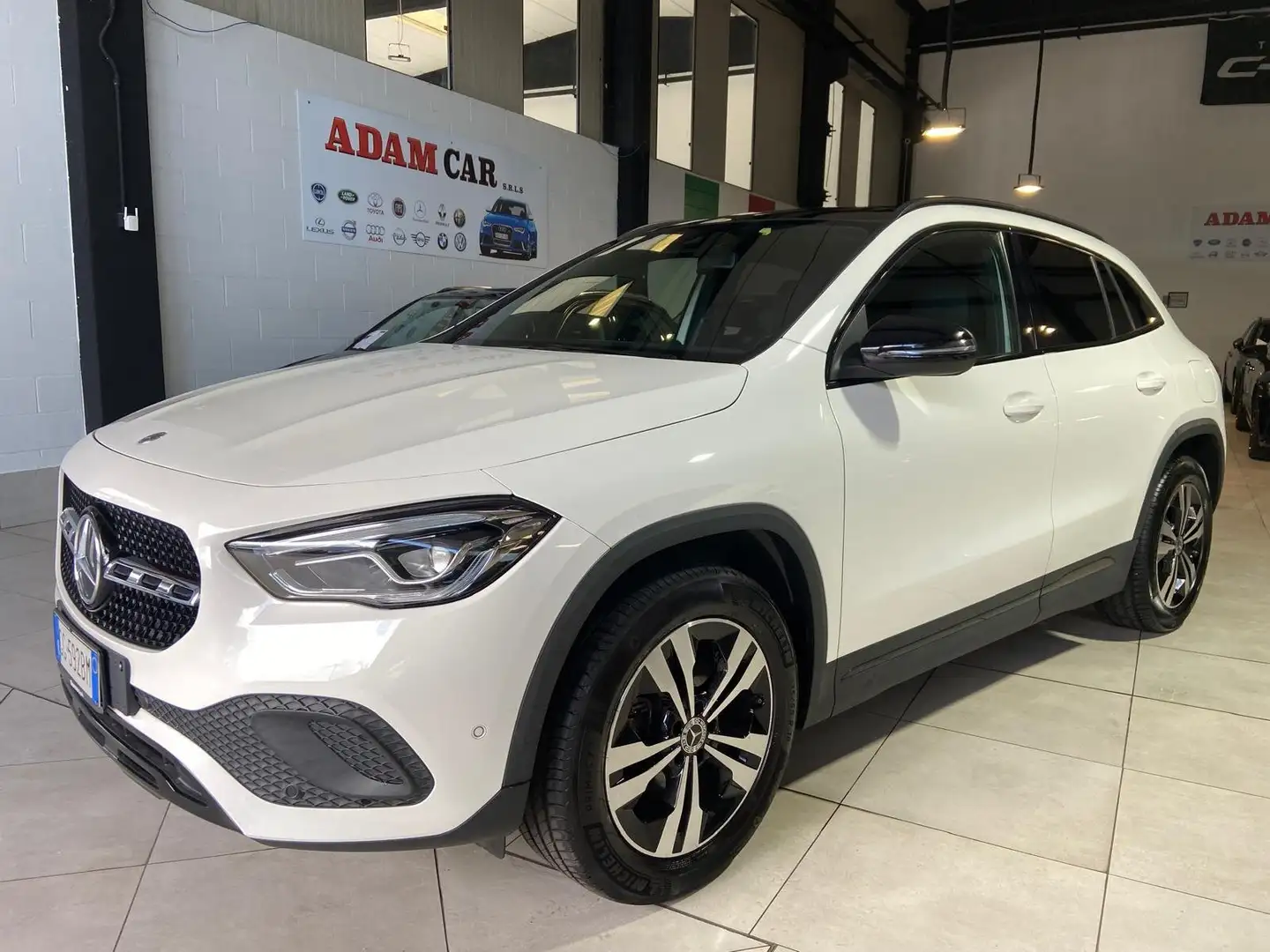 Mercedes-Benz GLA 200 GLA-H247 2020 Sport Plus auto Bianco - 2