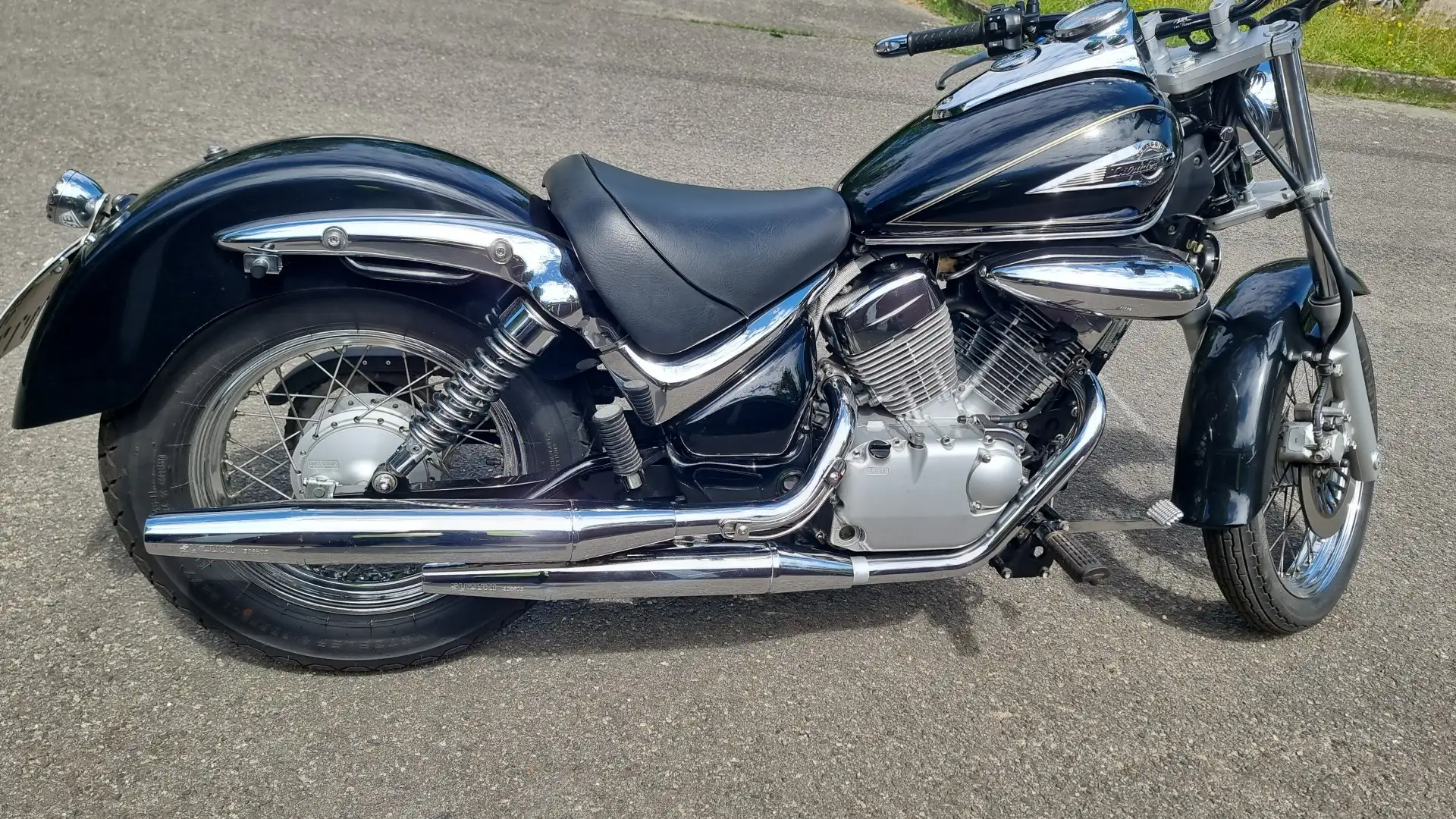 Suzuki LC 125 intruder Negro - 1
