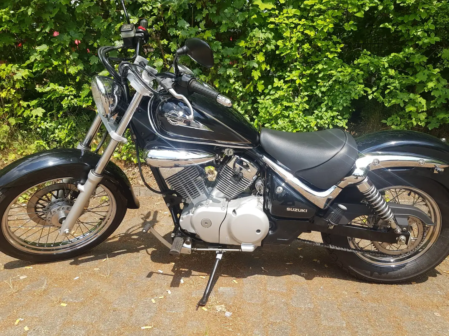 Suzuki LC 125 intruder Negro - 2