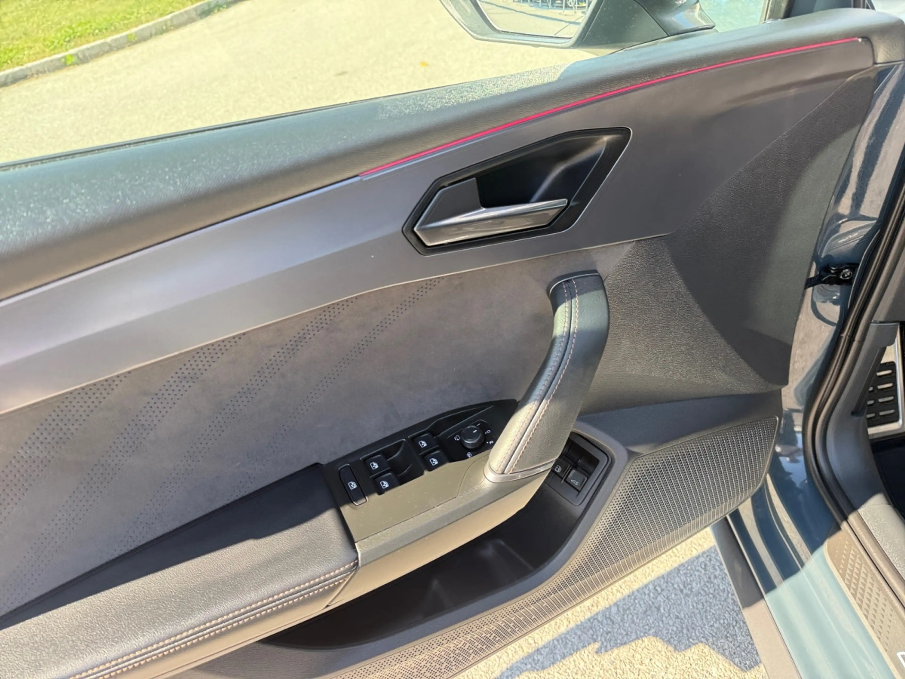 CUPRA Leon Kombi VZ 1,5 TSI eHybrid 272 DSG — photo 18