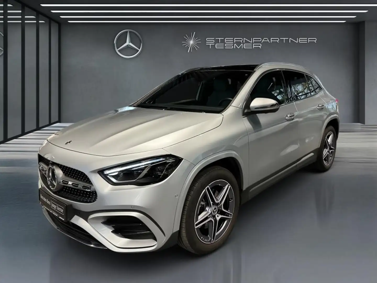 Mercedes-Benz GLA 250 e AMG,MBEAM,DISTR,BURM,MEM,AMBIE,PANO Silber - 2