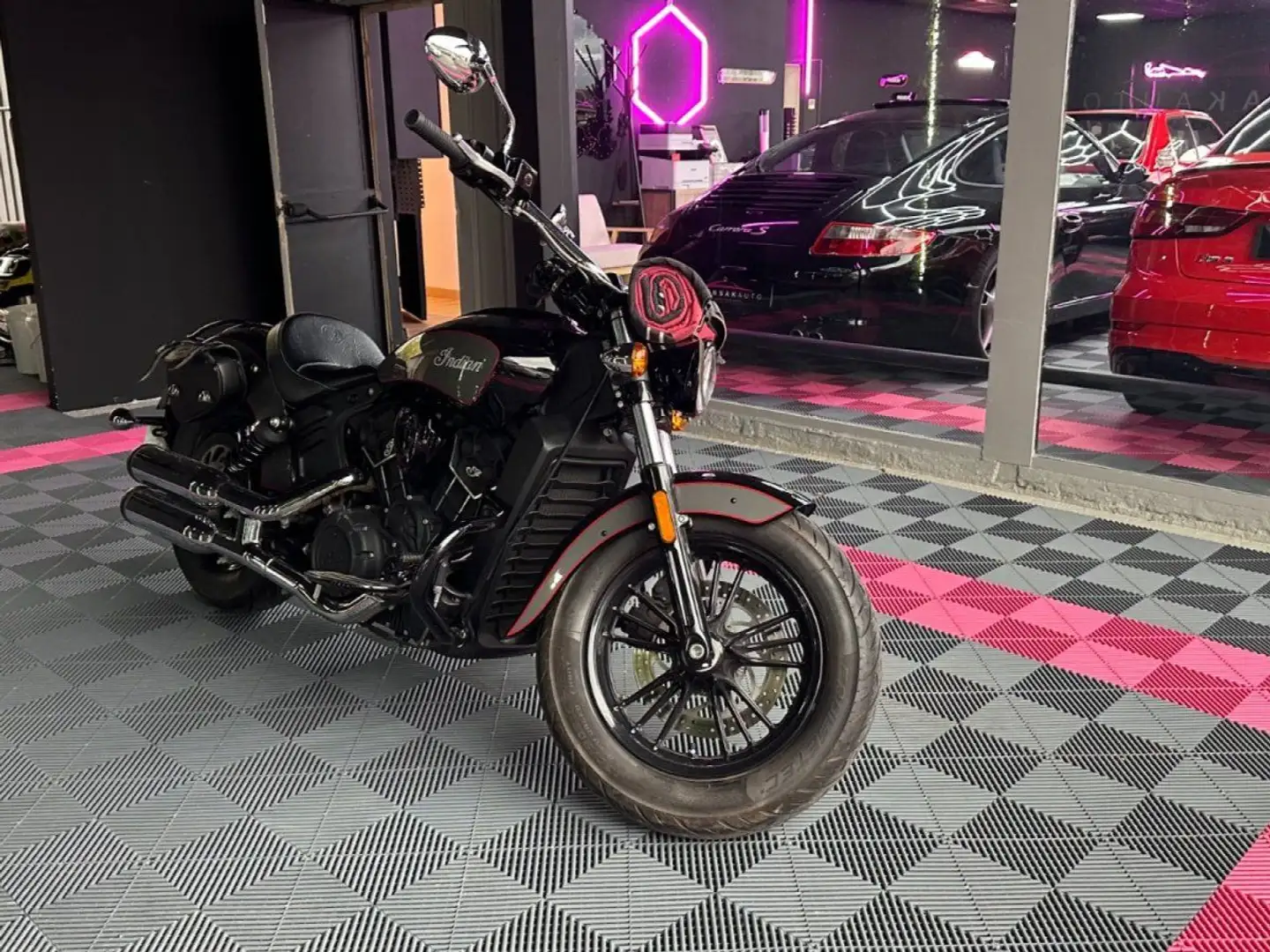 Indian Scout 1000cc Schwarz - 2