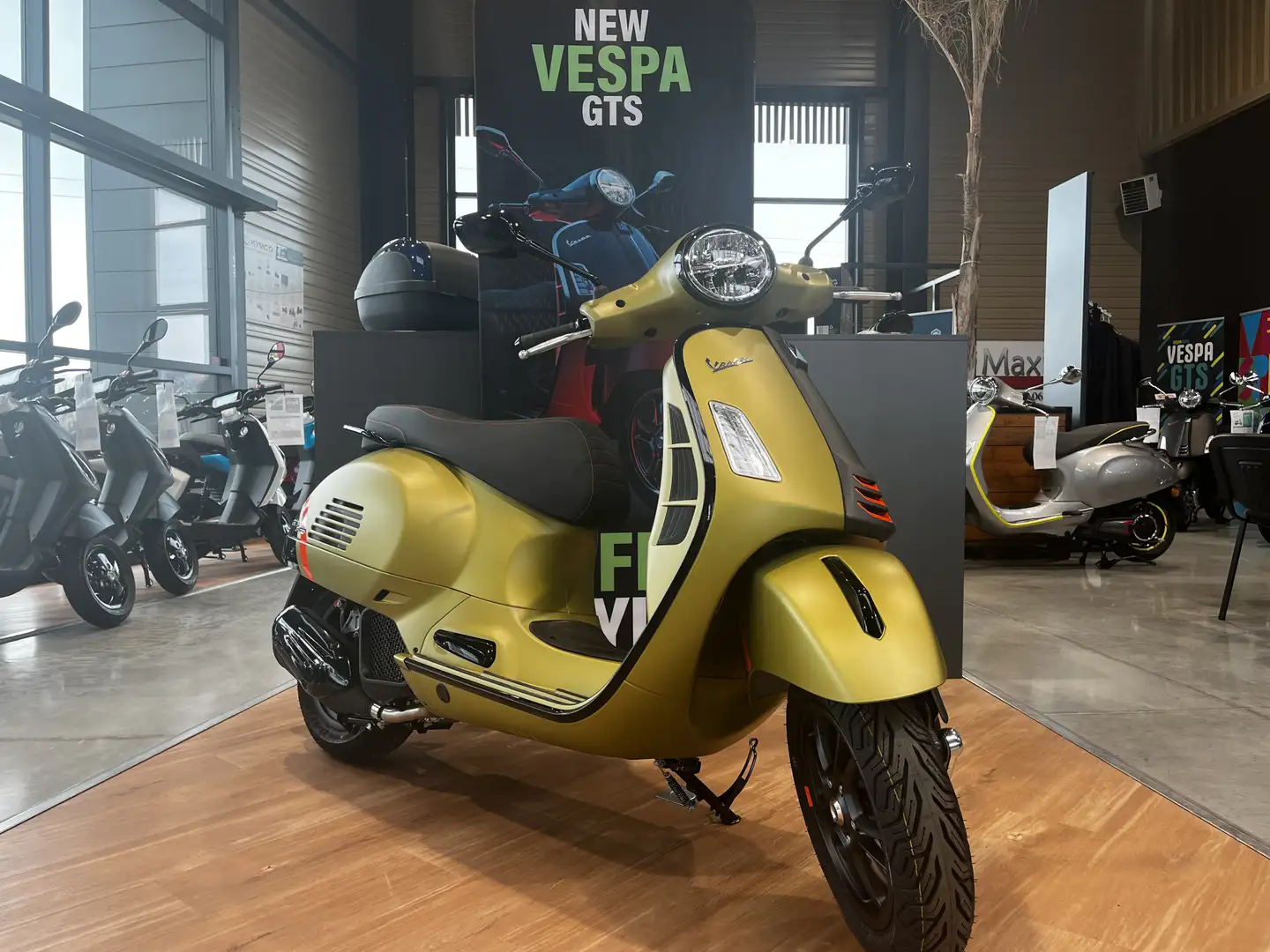 Vespa GTS Super Sport Verde - 2