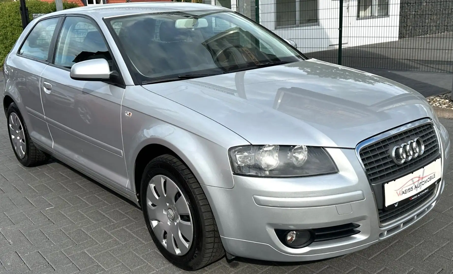 Audi A3 1.6 Attraction Silber - 1