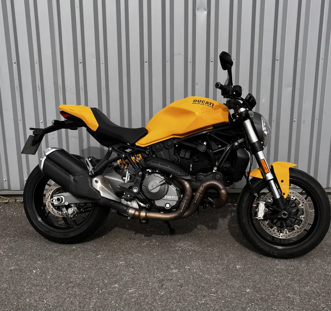 Ducati Monster 821 Jaune - 1