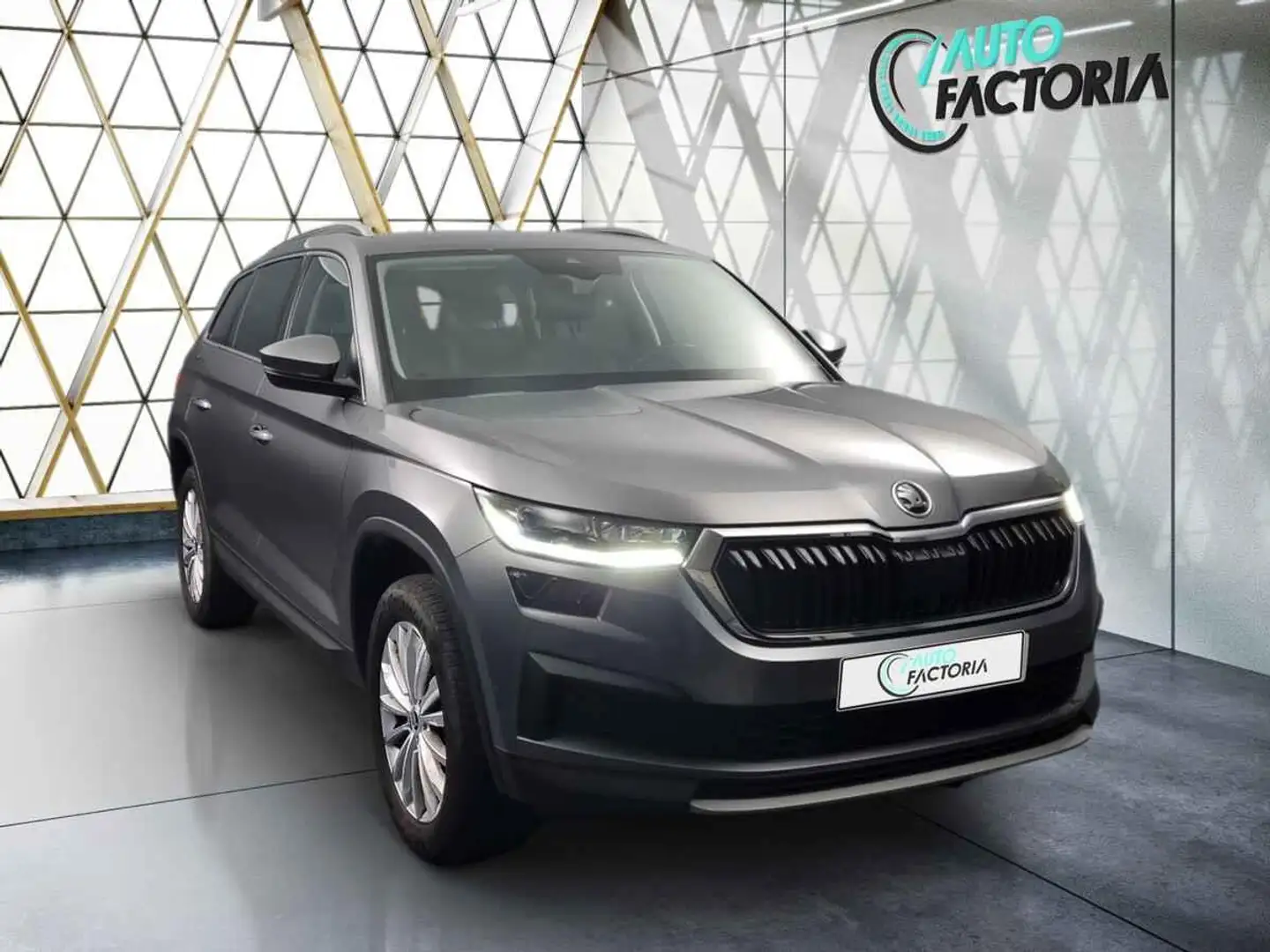 Skoda Kodiaq -22% 1.5 TSI 150 BVA 7PL +MIRRORLINK+CAM+Opts Gris - 2