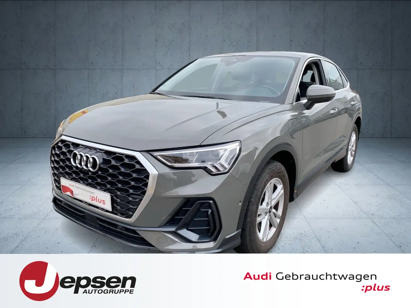 Audi Q3 Sportback TFSI e DSG LED FLA AHK LM virtual Grijs - 1