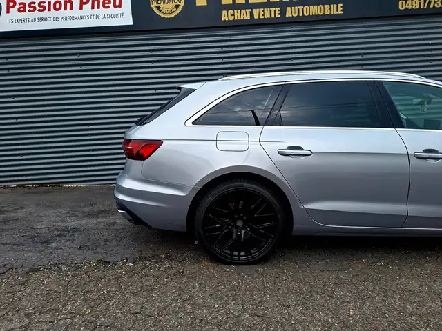 Audi A4 view 10
