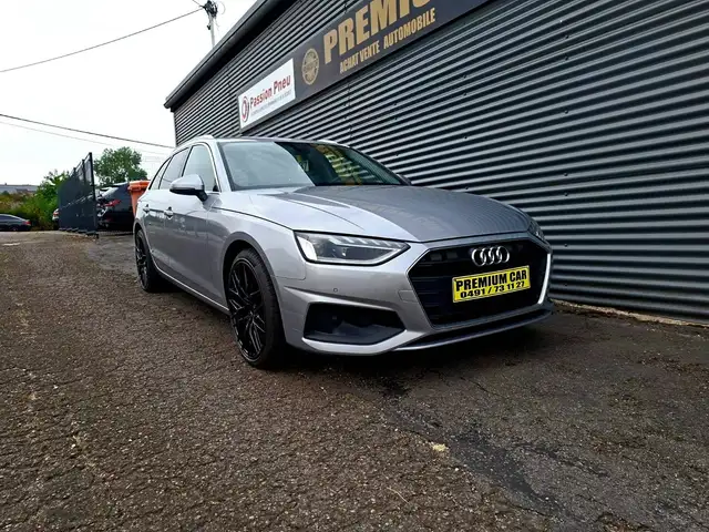 Audi A4 view 4