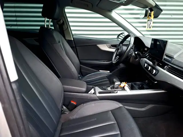Audi A4 view 9