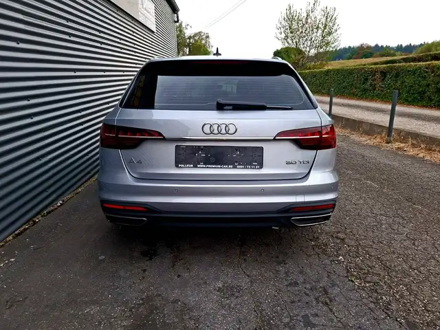 Audi A4 view 8