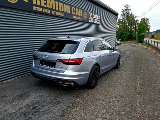 Audi A4 view 7
